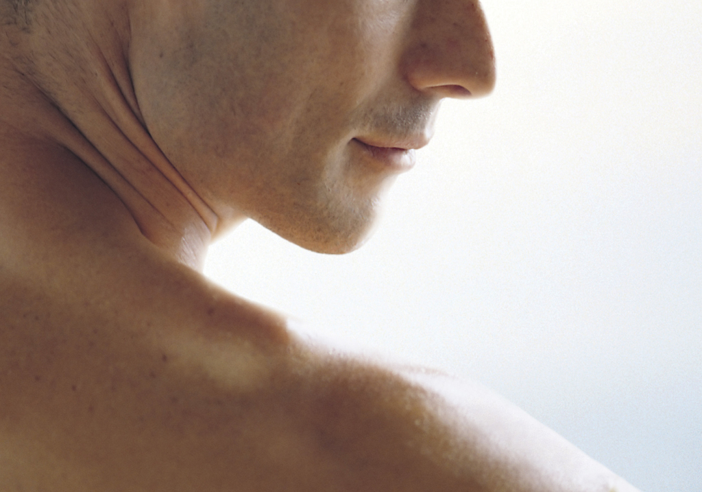 Épilation masculine : quelles solutions pour se débarrasser des poils ?