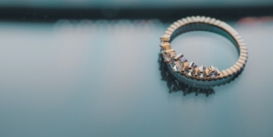 Comment bien choisir la bague de fiançailles de votre dulcinée ?