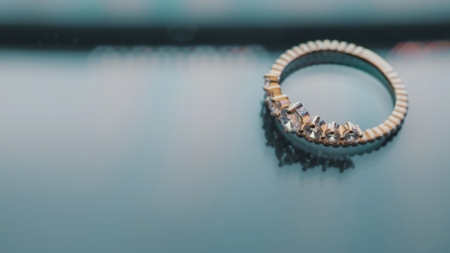Comment bien choisir la bague de fiançailles de votre dulcinée ?