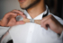 Pourquoi porter un nœud de papillon en bois pour son mariage ?