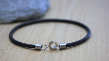 Pourquoi porter un bracelet menotte ?