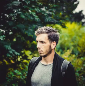 Chute de cheveux chez l’homme : quand faut-il s’inquiéter ?