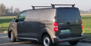 Aménagement Peugeot expert grâce à un kit bois