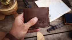 Portefeuille en cuir artisanal : comment le choisir pour elle et pour lui