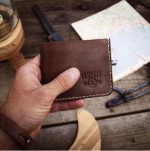 Portefeuille en cuir artisanal : comment le choisir pour elle et pour lui