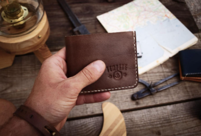 Portefeuille en cuir artisanal : comment le choisir pour elle et pour lui