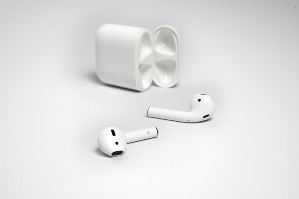 paire d'airpod blanc